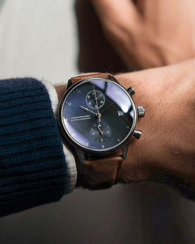 Wrist wearing an AV86 1815 Chronograph Steel / Blue Sunray