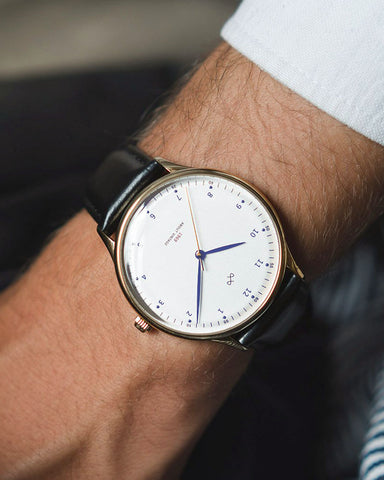 About Vintage 1969 Vintage Gold / White Watch Style Shot 2